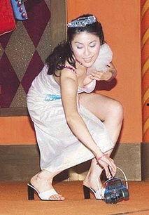 国内明星抖胸,性感魅力一触即发