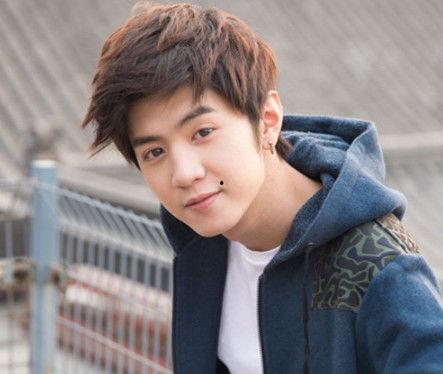 圈内知情人爆料陈哲远沈月,甜蜜互动引粉丝热议